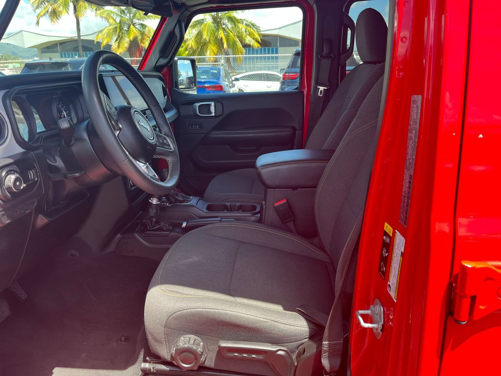 Used 2025 Jeep Wrangler Unlimited Sahara AWD/4WD image 26