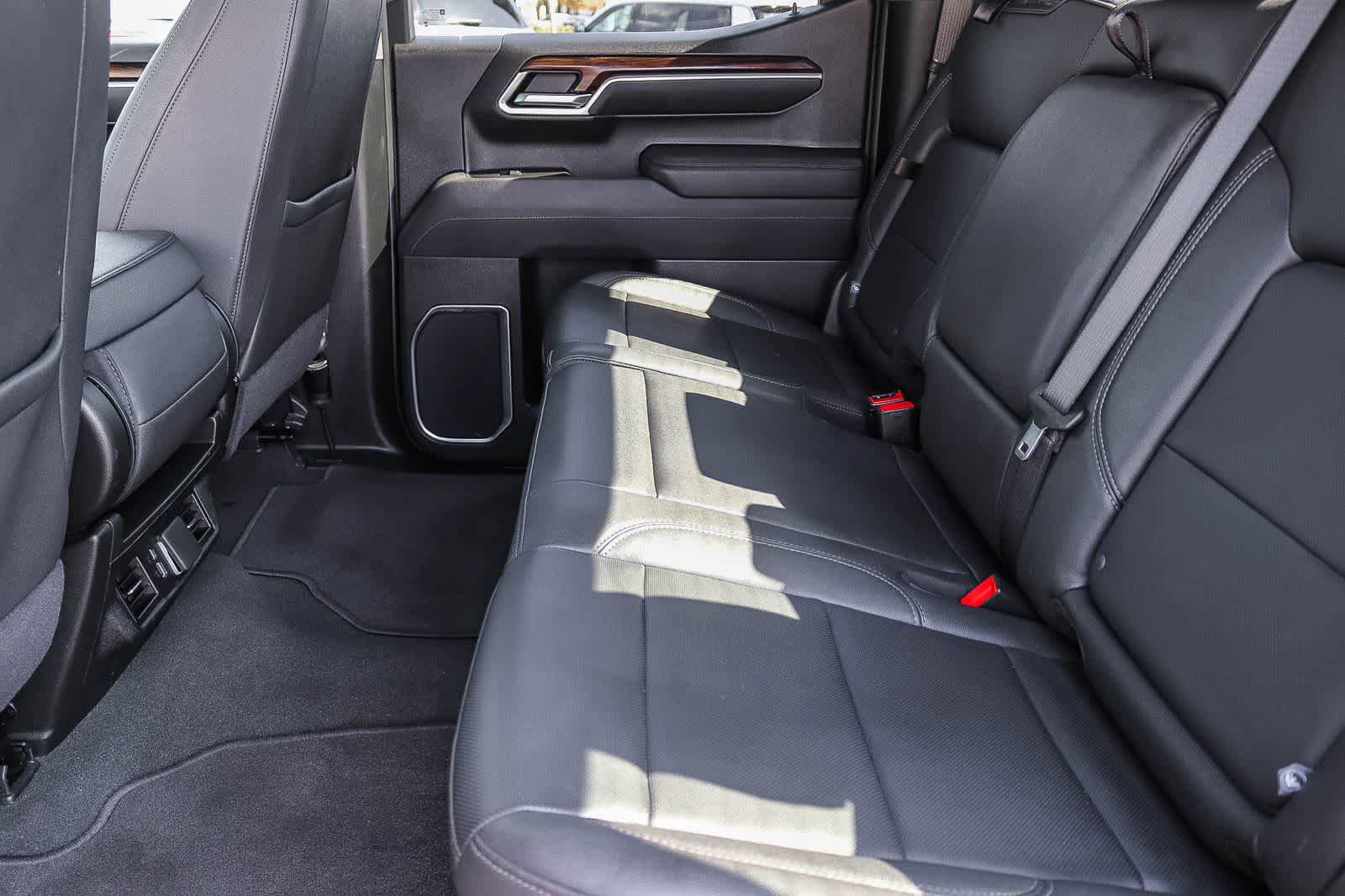 Used 2025 GMC Sierra 1500 SLT AWD/4WD image 18