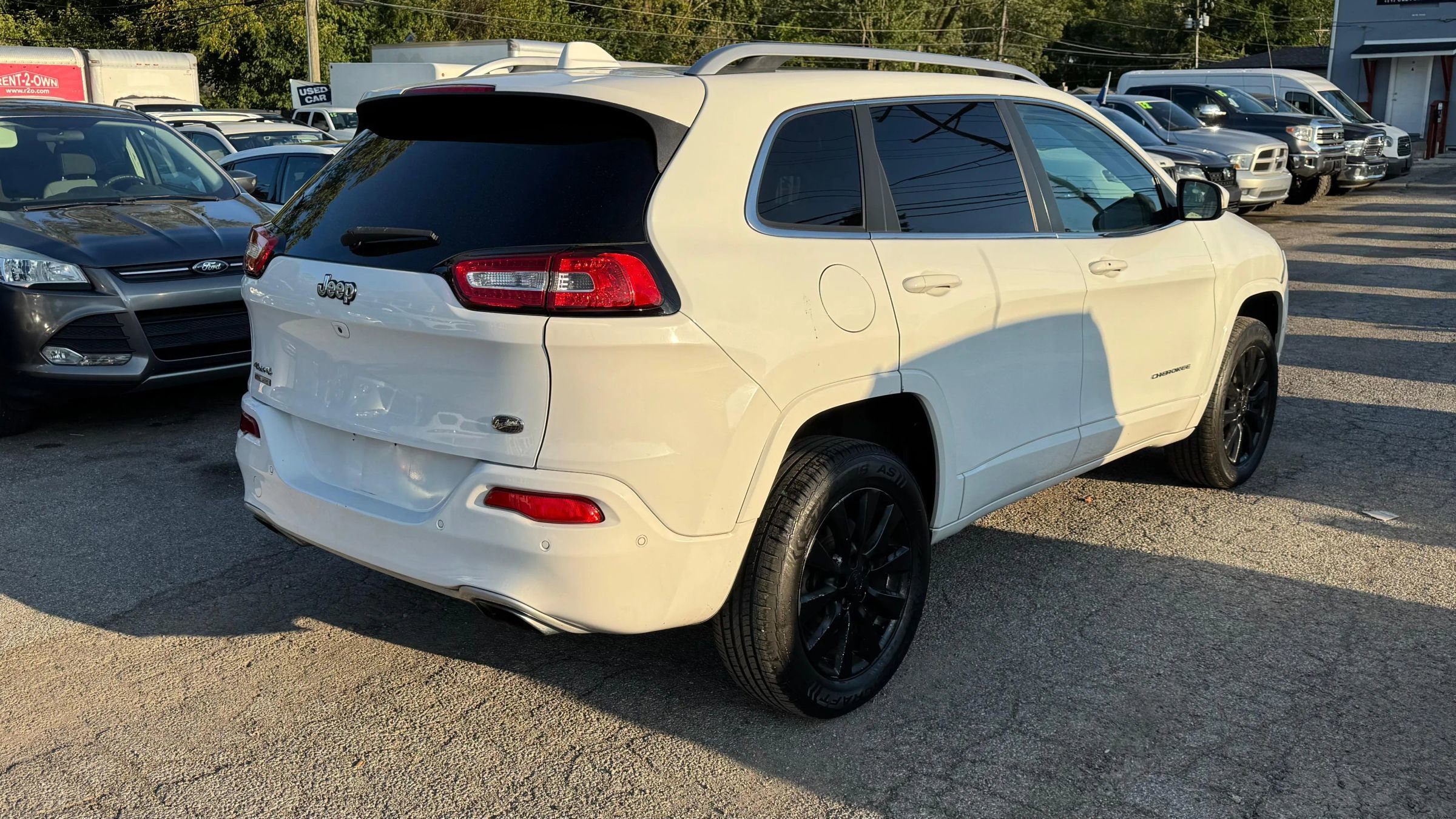 Used 2017 Jeep Cherokee Overland w/ Technology Group image 5