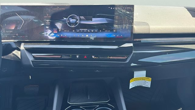 Used 2025 BMW 530i xDrive w/ Premium Package AWD/4WD image 9