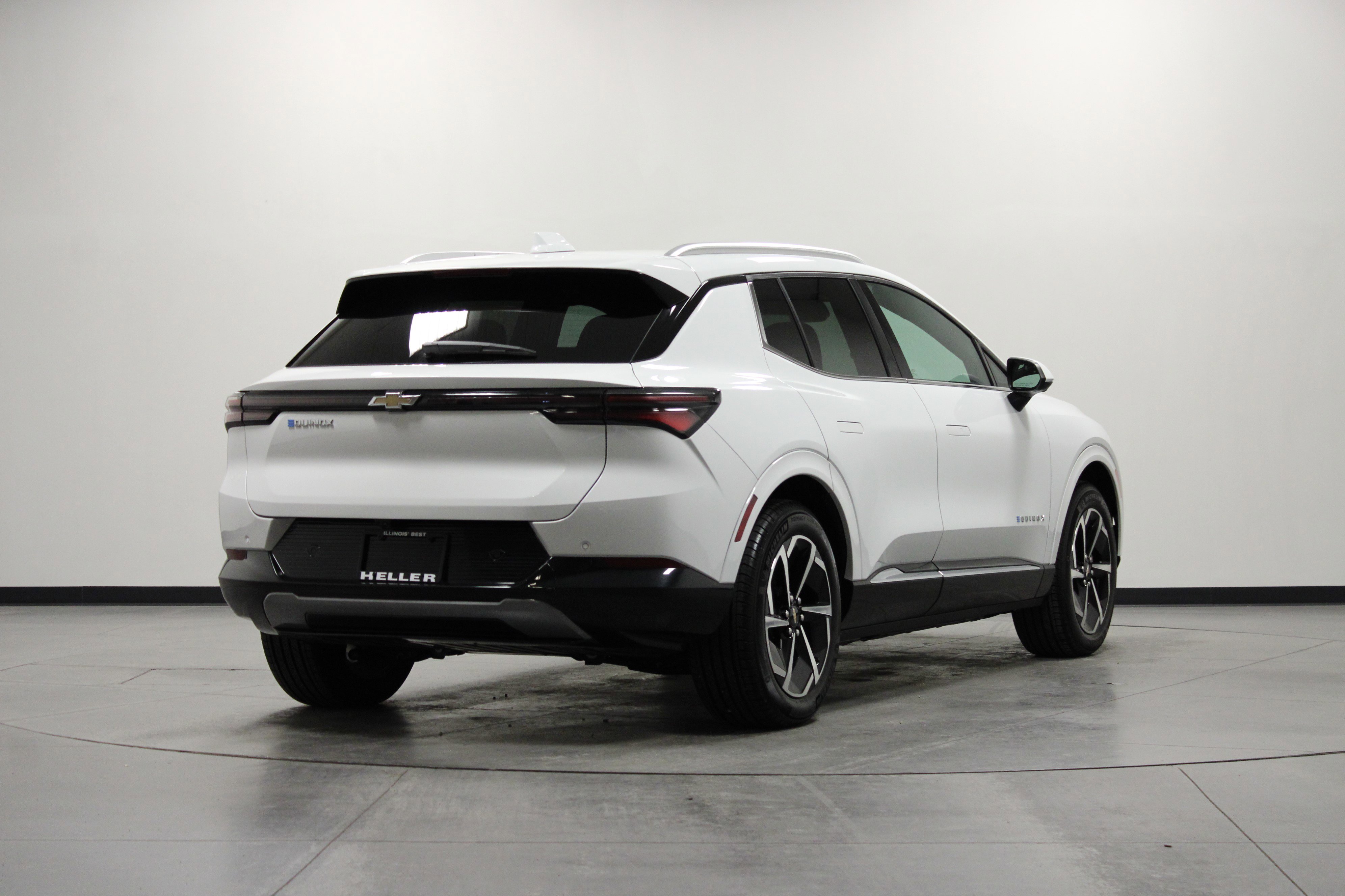 Used 2025 Chevrolet Equinox EV LT w/ Convenience Package image 4