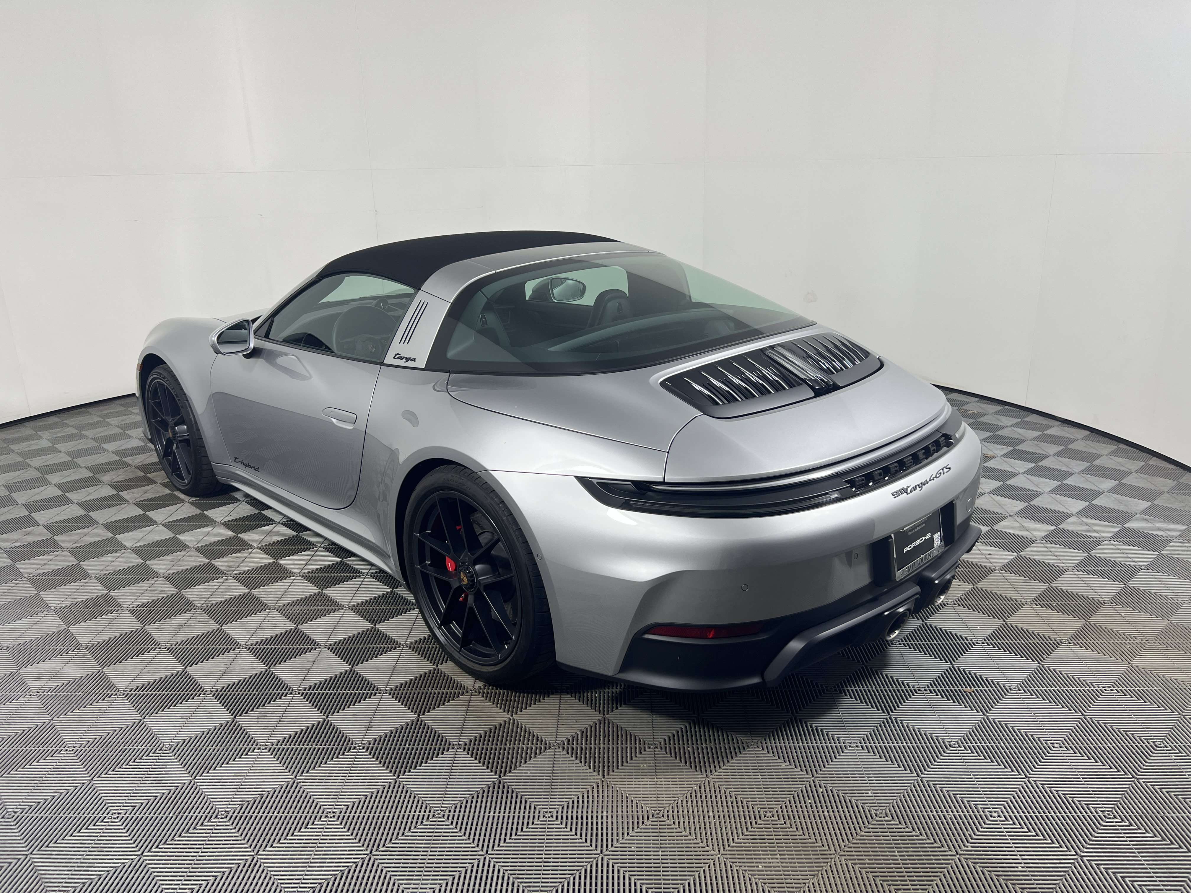 Certified 2026 Porsche 911 Targa 4 GTS AWD/4WD image 3
