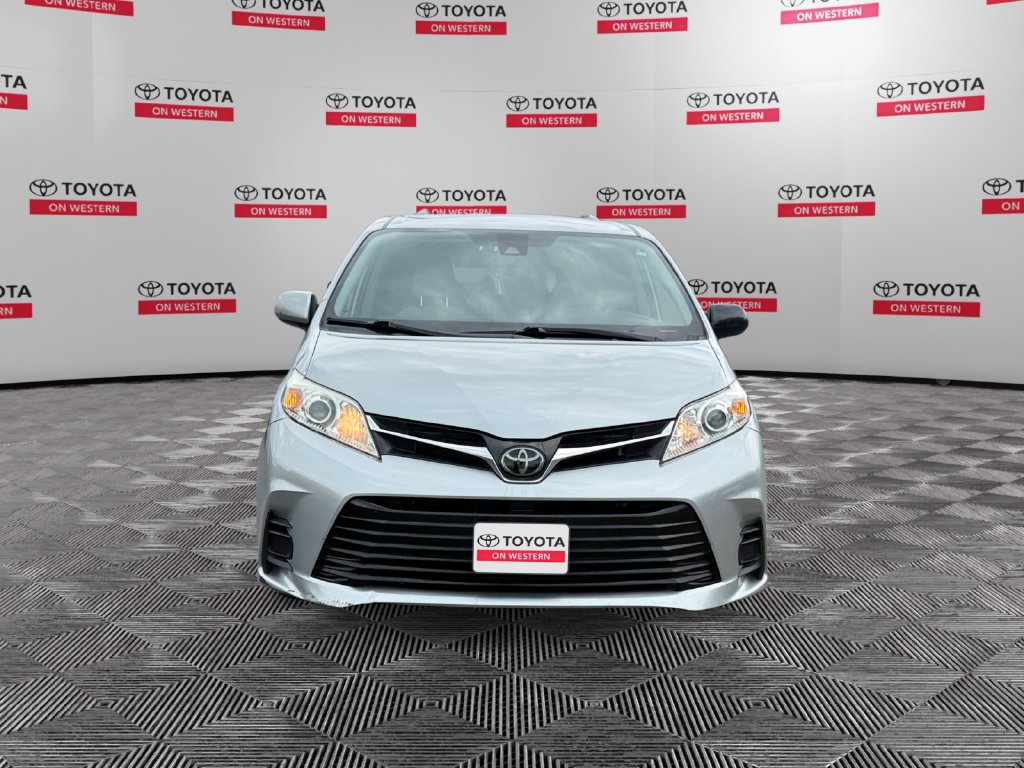 Certified 2020 Toyota Sienna LE FWD image 2