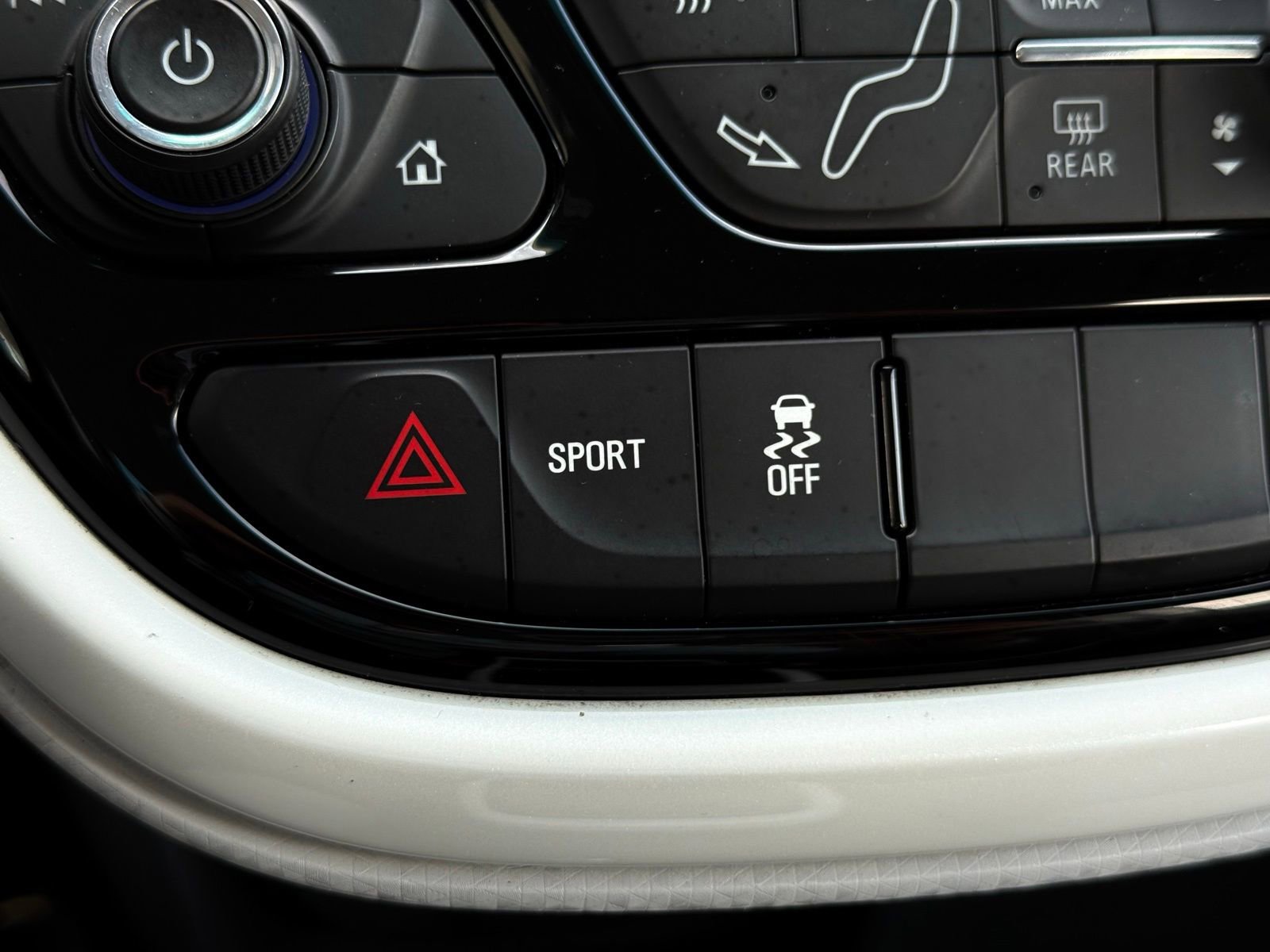 Used 2018 Chevrolet Bolt LT FWD image 39