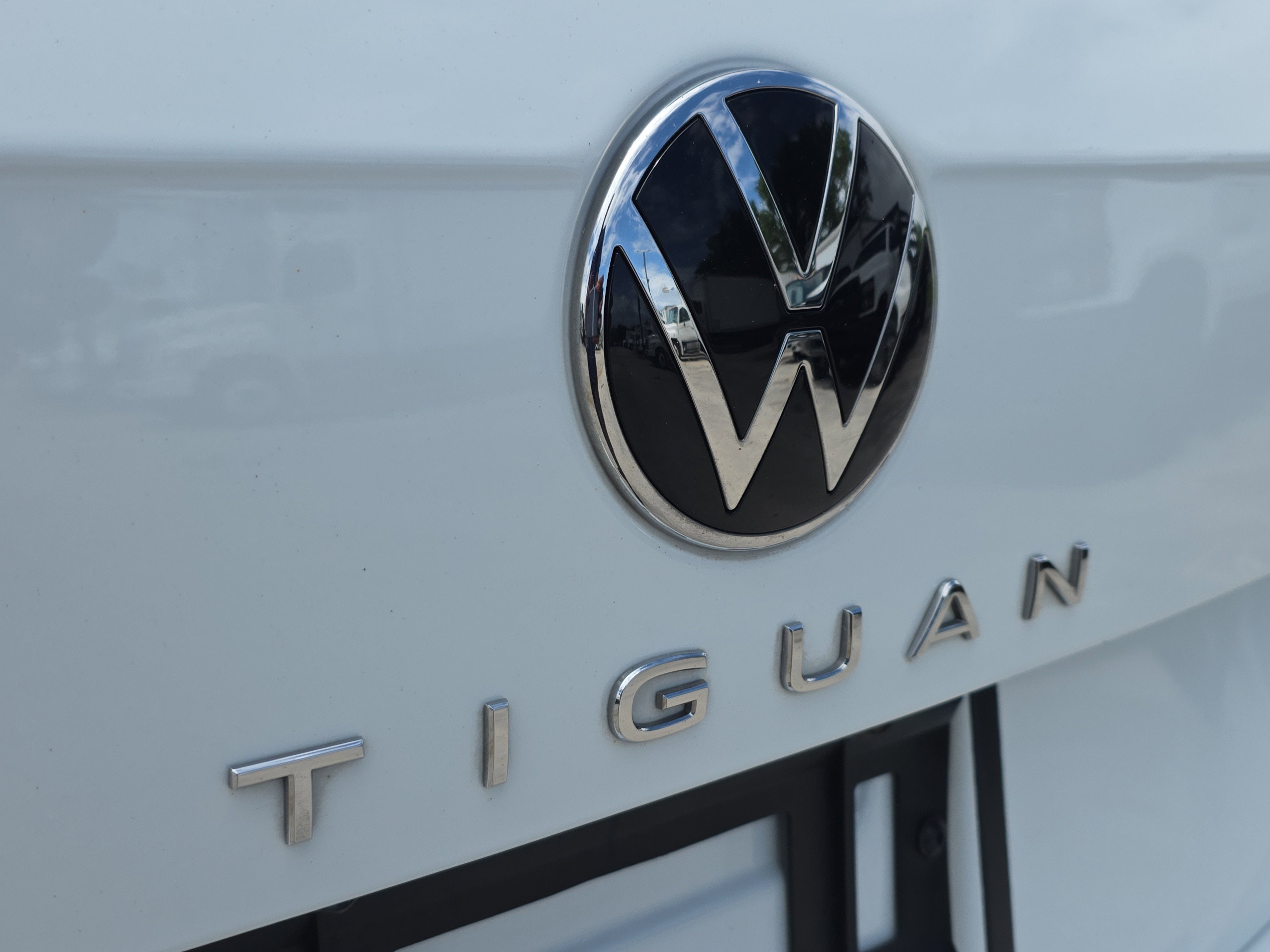 Used 2024 Volkswagen Tiguan SE FWD image 9