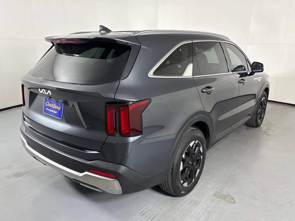 Used 2024 Kia Sorento S FWD image 8