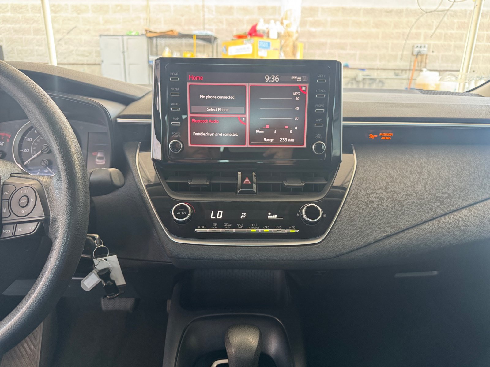 Used 2020 Toyota Corolla LE w/ Carpet Mat Package (TMS) FWD image 21
