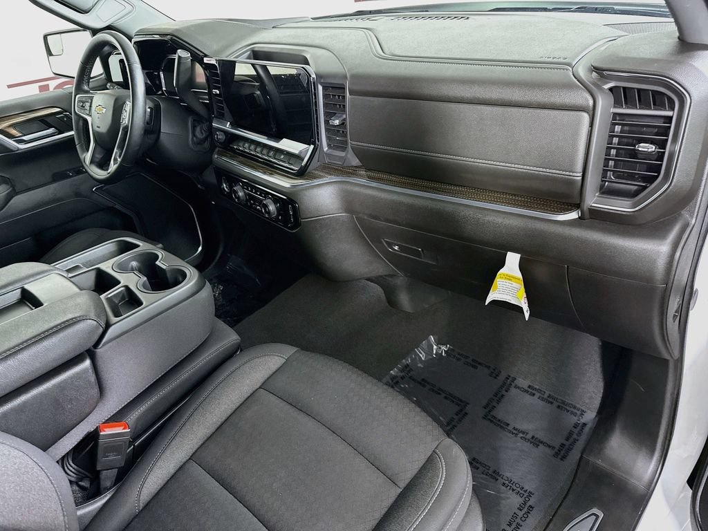 Used 2024 Chevrolet Silverado 1500 LT AWD/4WD image 30