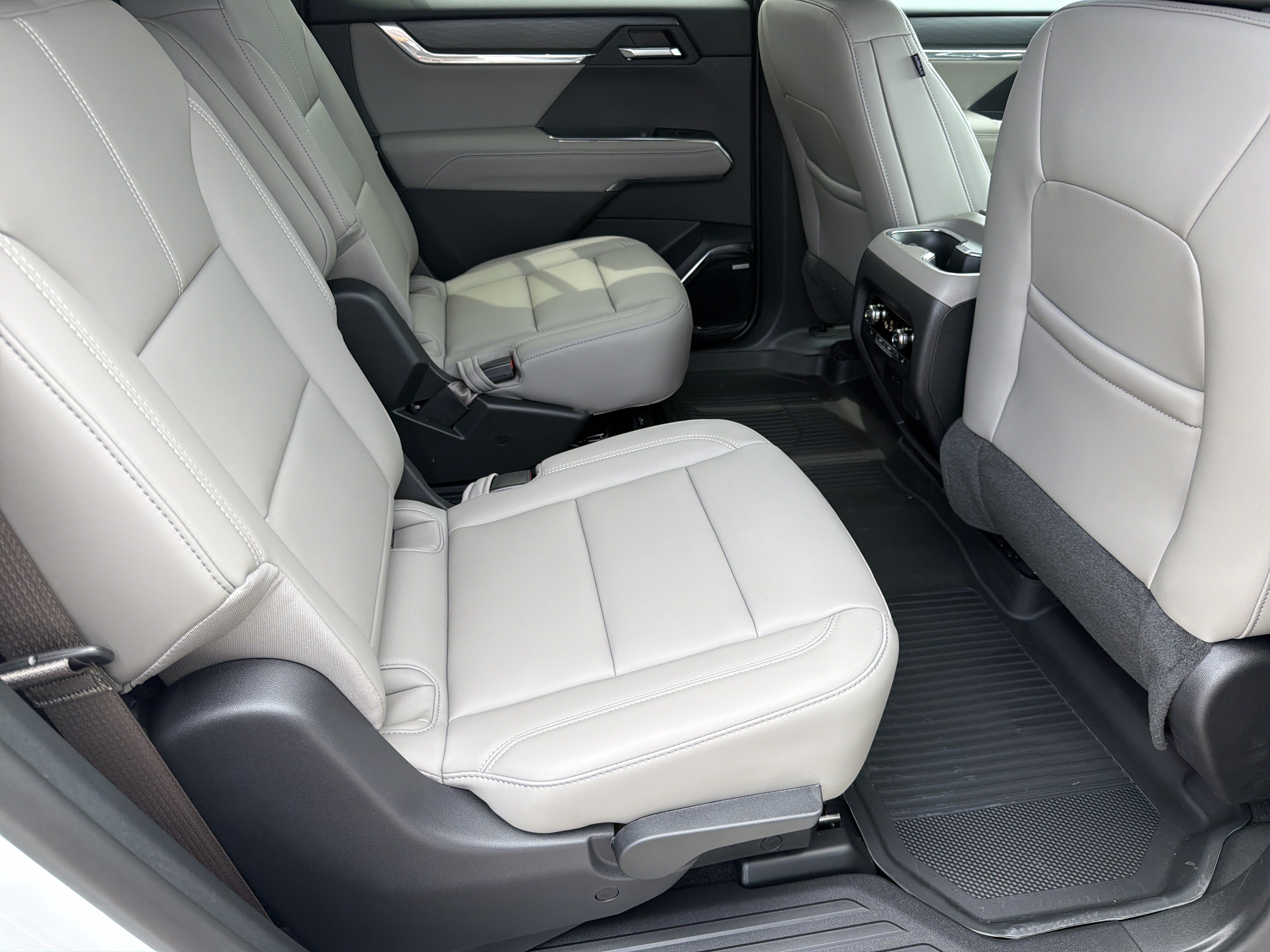 New 2026 GMC Acadia Elevation w/ Elevation Premium Package FWD image 16