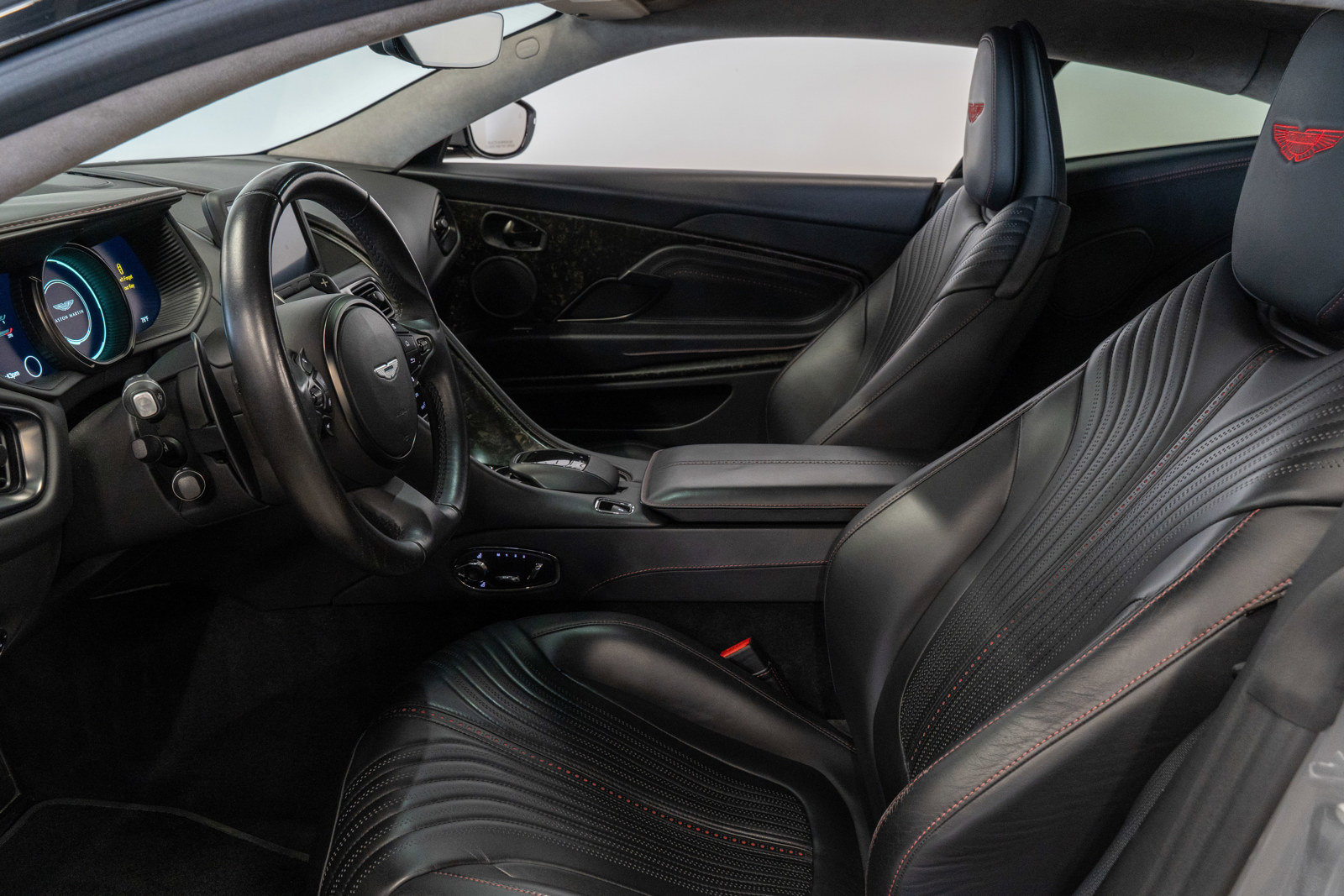 Used 2018 Aston Martin DB11 V12 RWD image 10