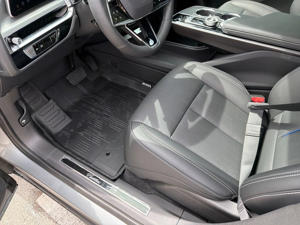 New 2026 Cadillac Lyriq Signature Sport w/ LPO, Floor Liner Package RWD image 20