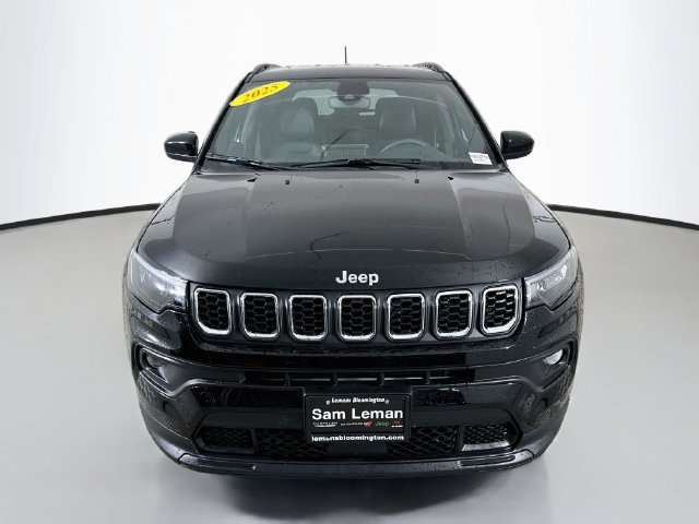 Used 2025 Jeep Compass Latitude AWD/4WD image 2