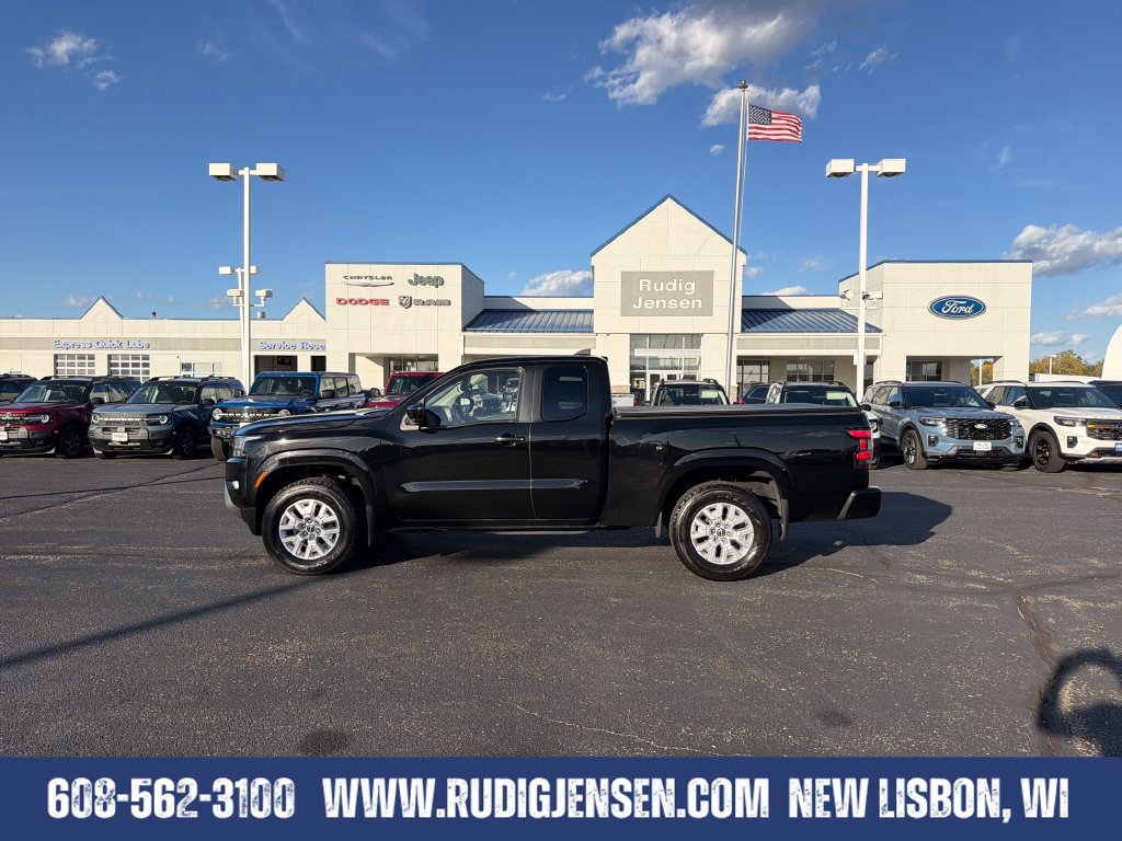 Used 2022 Nissan Frontier SV AWD/4WD image 2