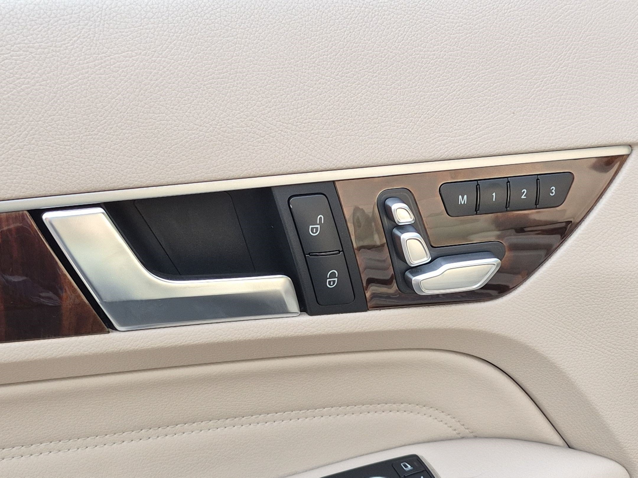 Certified 2015 Mercedes-Benz E 400 Cabriolet image 17