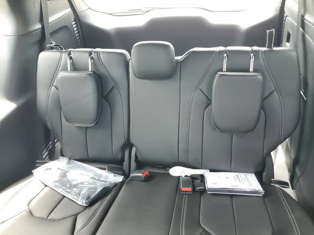 New 2027 Chrysler Pacifica Select AWD/4WD image 11