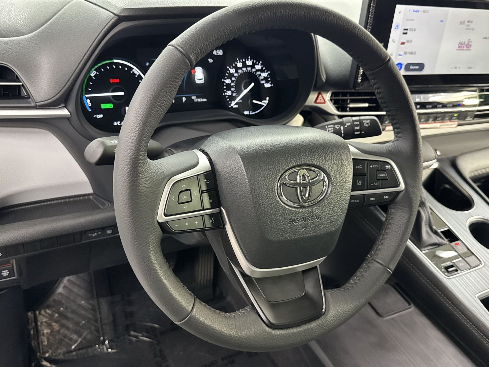 Used 2026 Toyota Sienna XLE FWD image 28