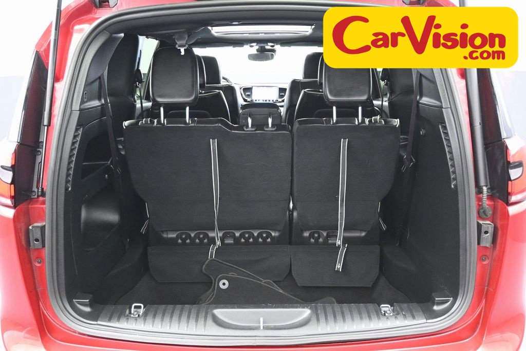 Used 2025 Chrysler Pacifica Limited image 14