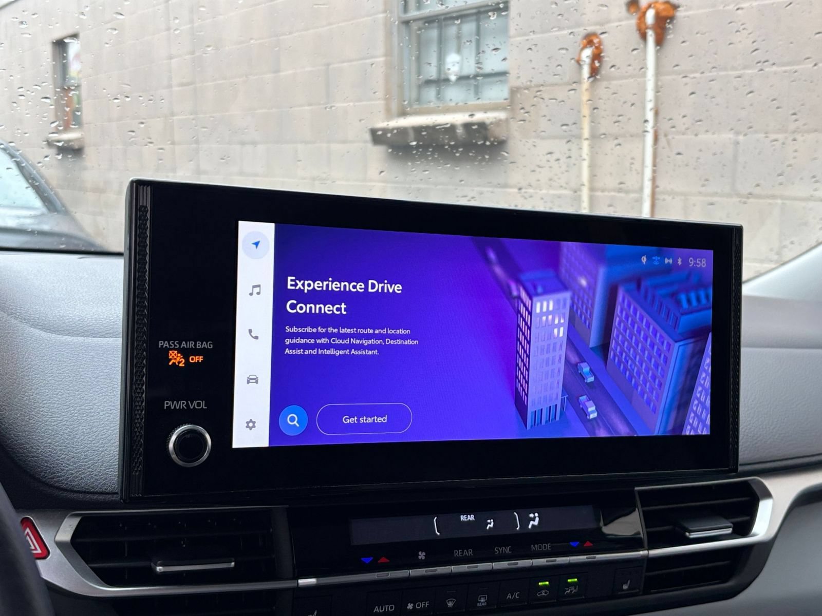 Used 2025 Toyota Sienna XLE FWD image 19