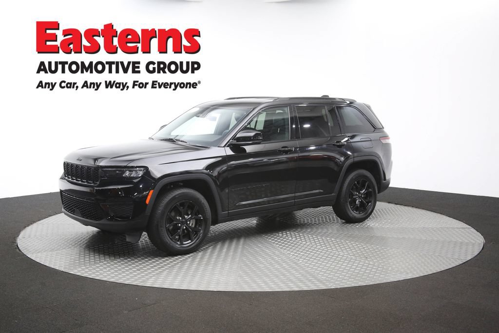 Used 2025 Jeep Grand Cherokee Altitude AWD/4WD image 57