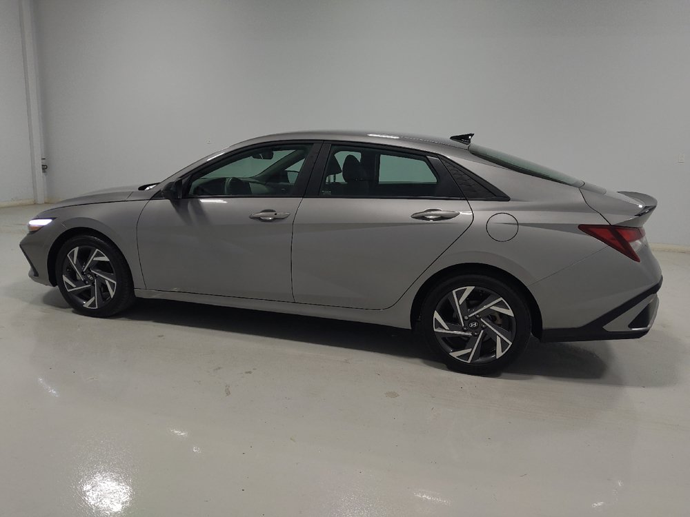 Used 2025 Hyundai Elantra Sport FWD image 3