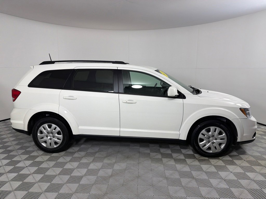 Used 2019 Dodge Journey SE FWD image 4