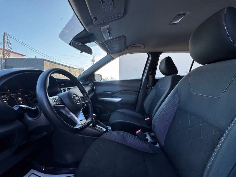 Used 2020 Nissan Kicks SV image 11