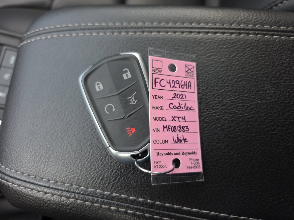 Used 2021 Cadillac XT4 Luxury w/ Cold Weather Package AWD/4WD image 40