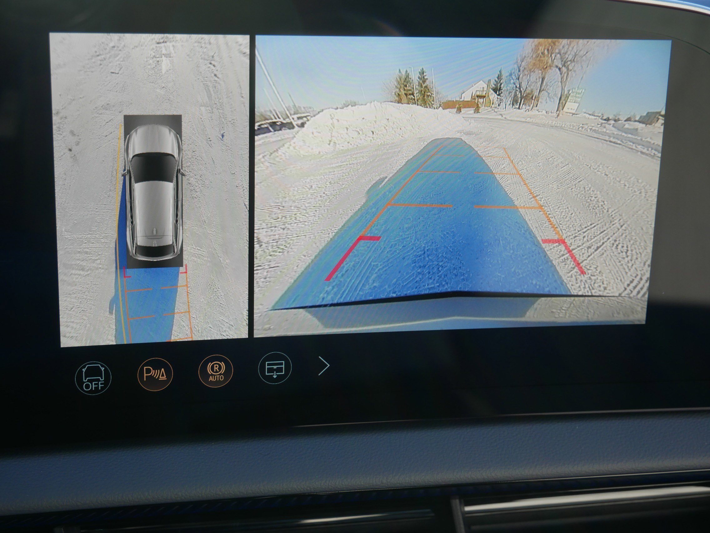 New 2026 Cadillac Optiq Luxury 2 image 23