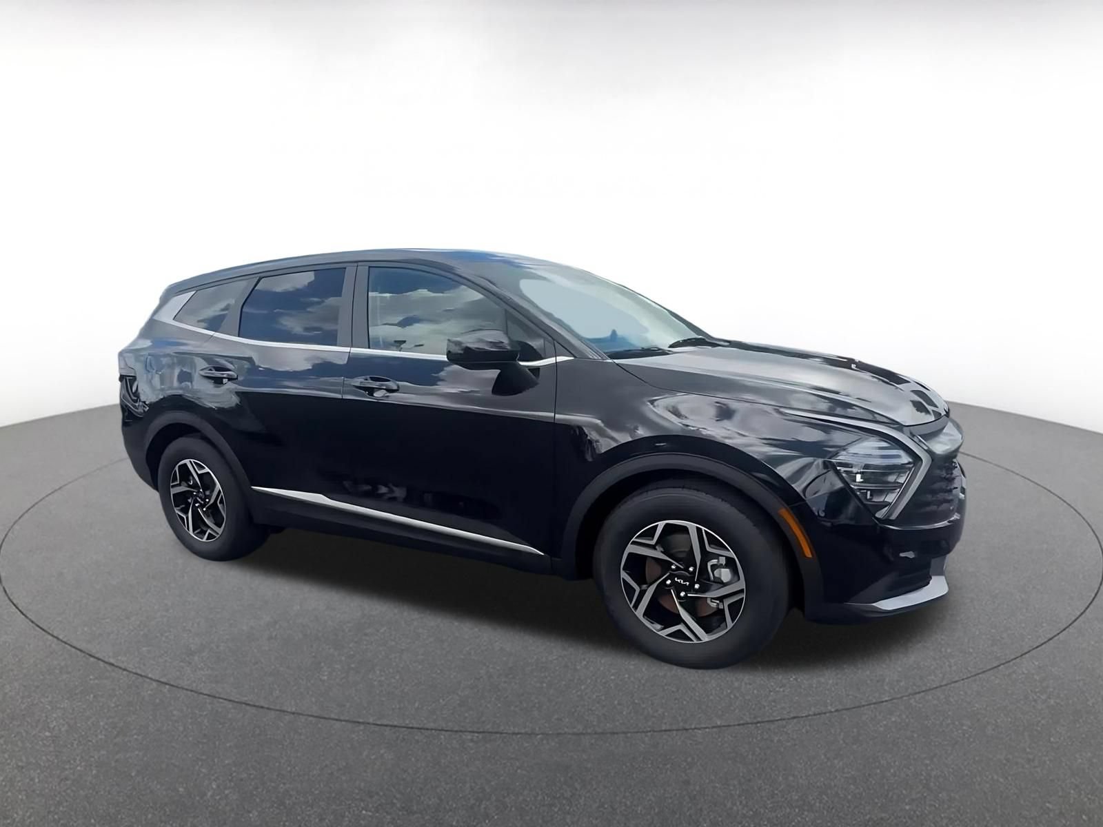 Used 2025 Kia Sportage LX FWD image 2