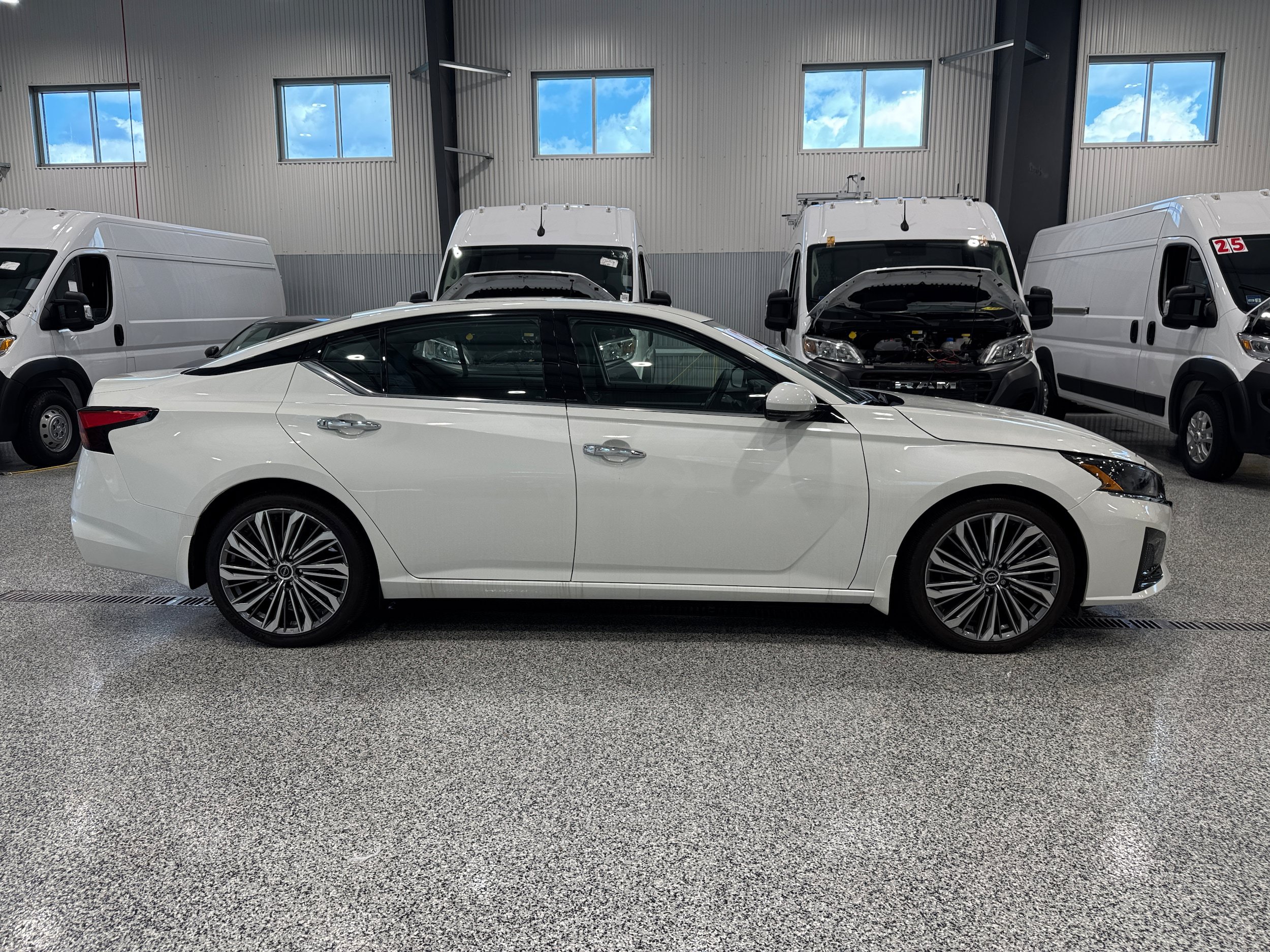 Used 2023 Nissan Altima 2.5 SL FWD image 4