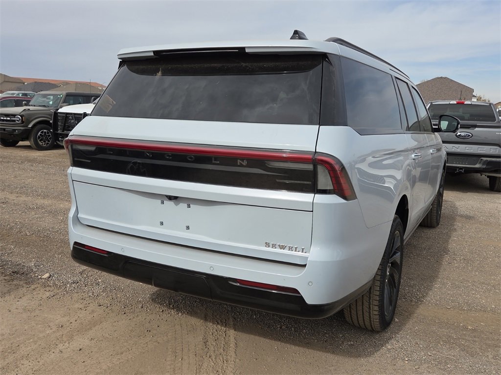 New 2026 Lincoln Navigator L Reserve w/ Jet Appearance Package image 4