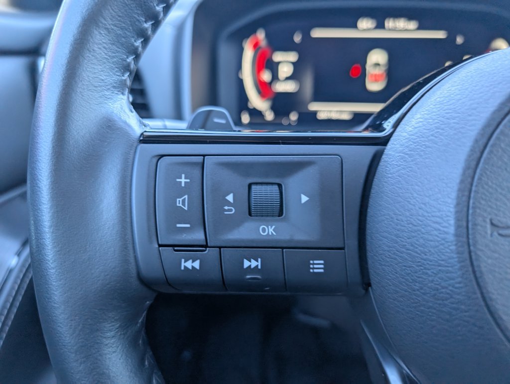 Used 2024 Nissan Rogue SL AWD/4WD image 15