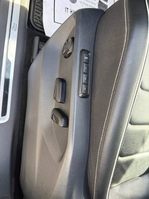 Certified 2023 Volkswagen Tiguan SEL R-Line AWD/4WD image 22