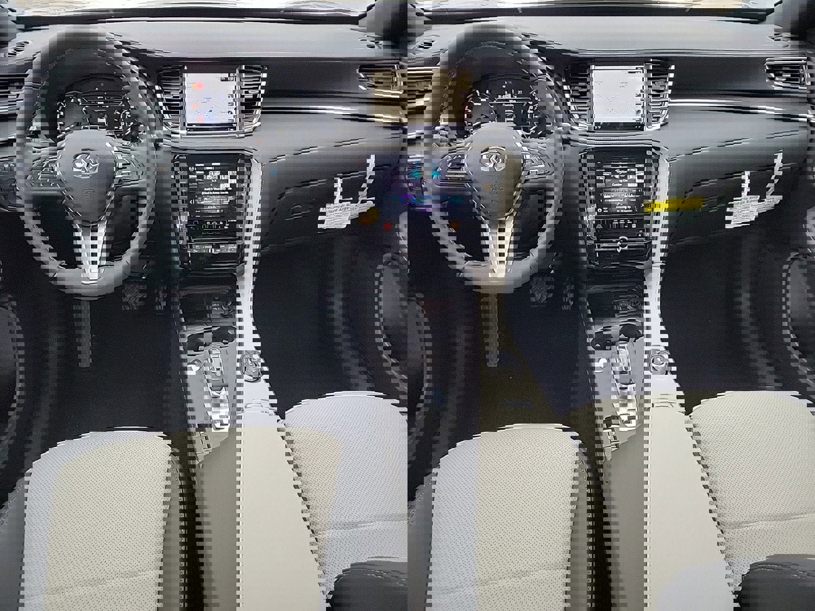 New 2025 INFINITI QX55 Essential image 3