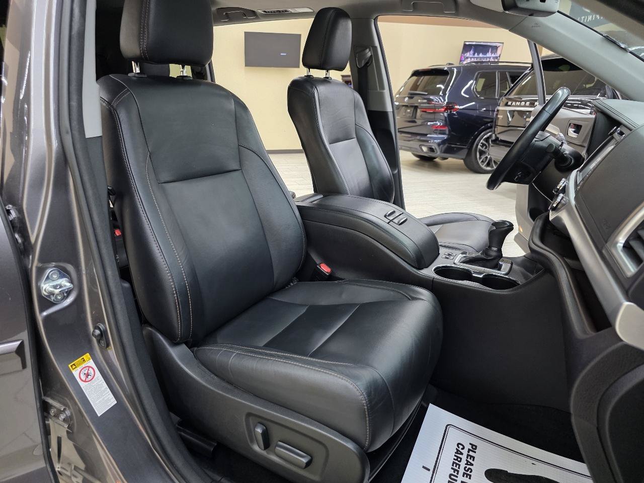 Used 2017 Toyota Highlander SE FWD image 21