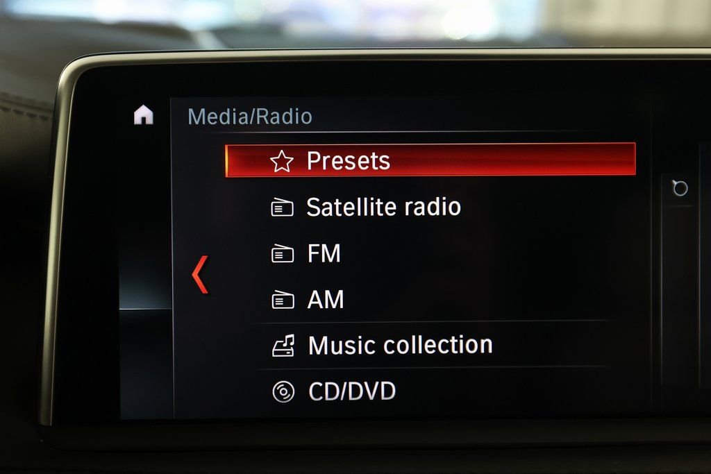 Used 2018 BMW X5 xDrive50i w/ M Sport Package image 33