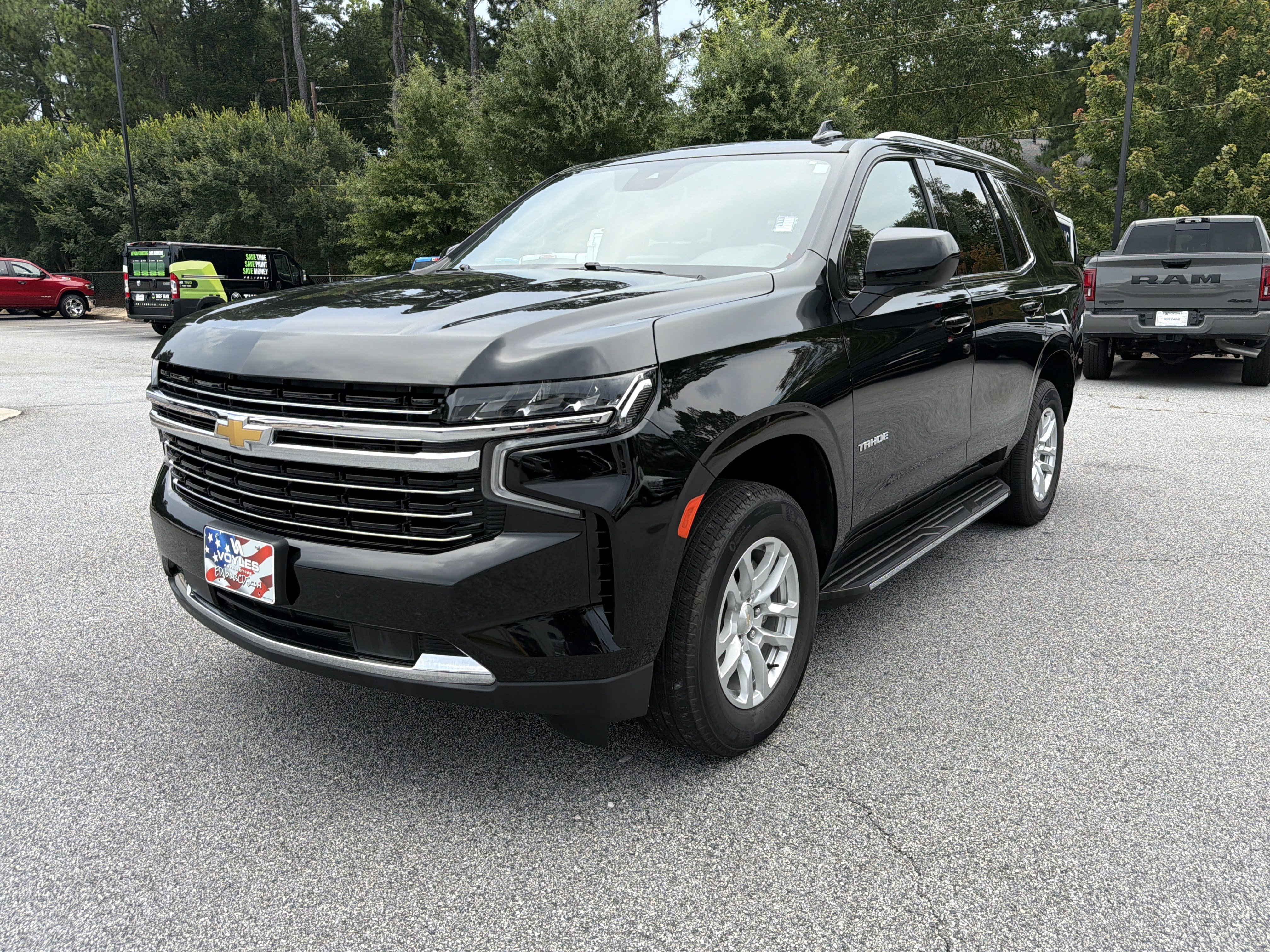 Used 2024 Chevrolet Tahoe LT RWD image 3