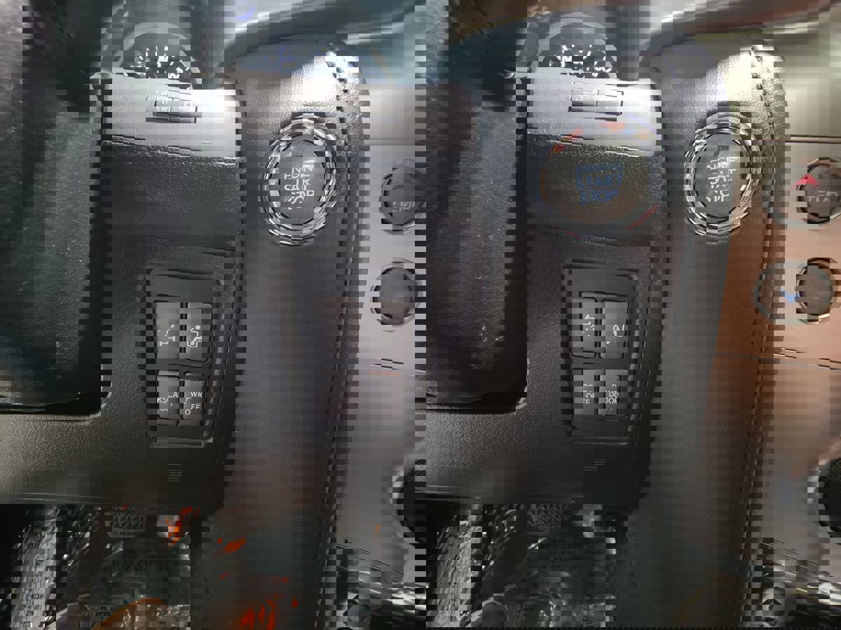 Used 2015 Lexus LX 570 4WD w/ Luxury Package image 38