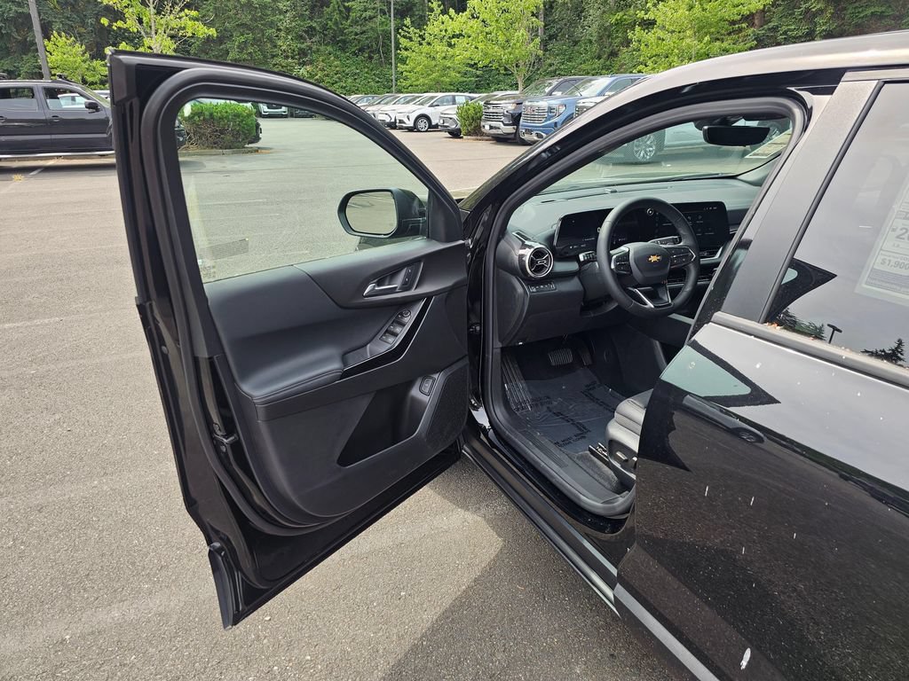 New 2026 Chevrolet Equinox LT w/ Convenience Package II AWD/4WD image 18