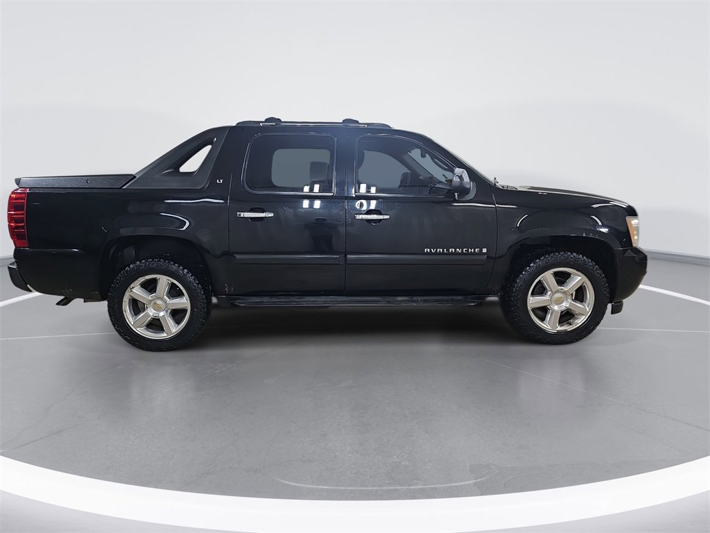 Used 2008 Chevrolet Avalanche LT image 2