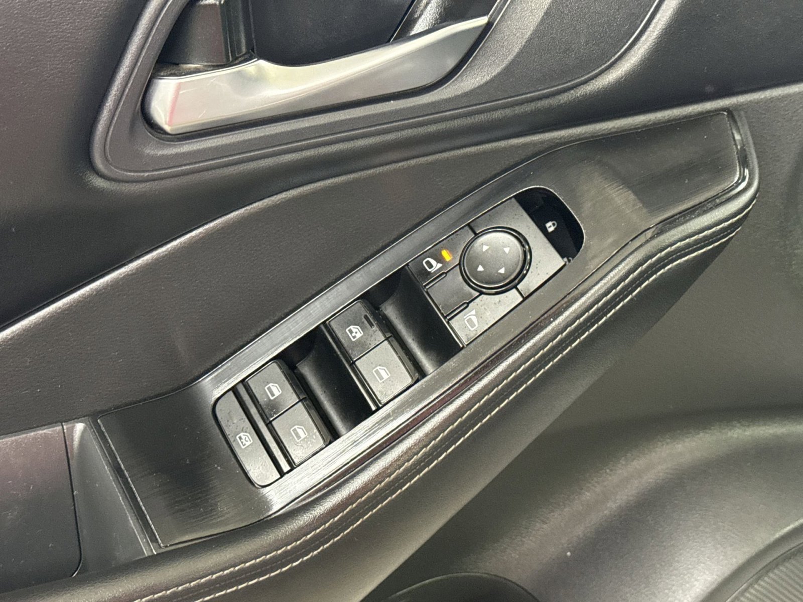 Used 2024 Nissan Rogue SV image 18