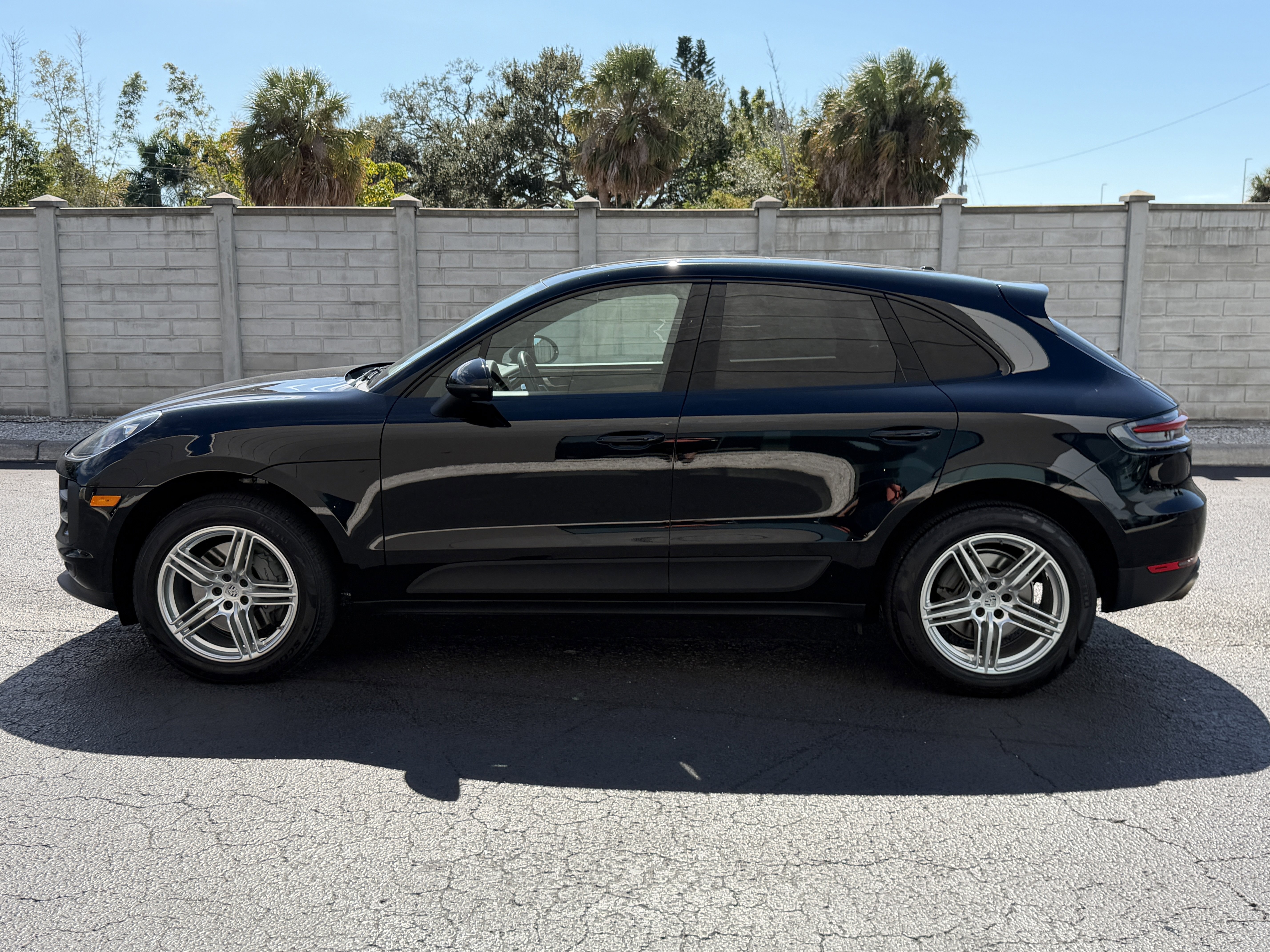 Certified 2021 Porsche Macan S image 2