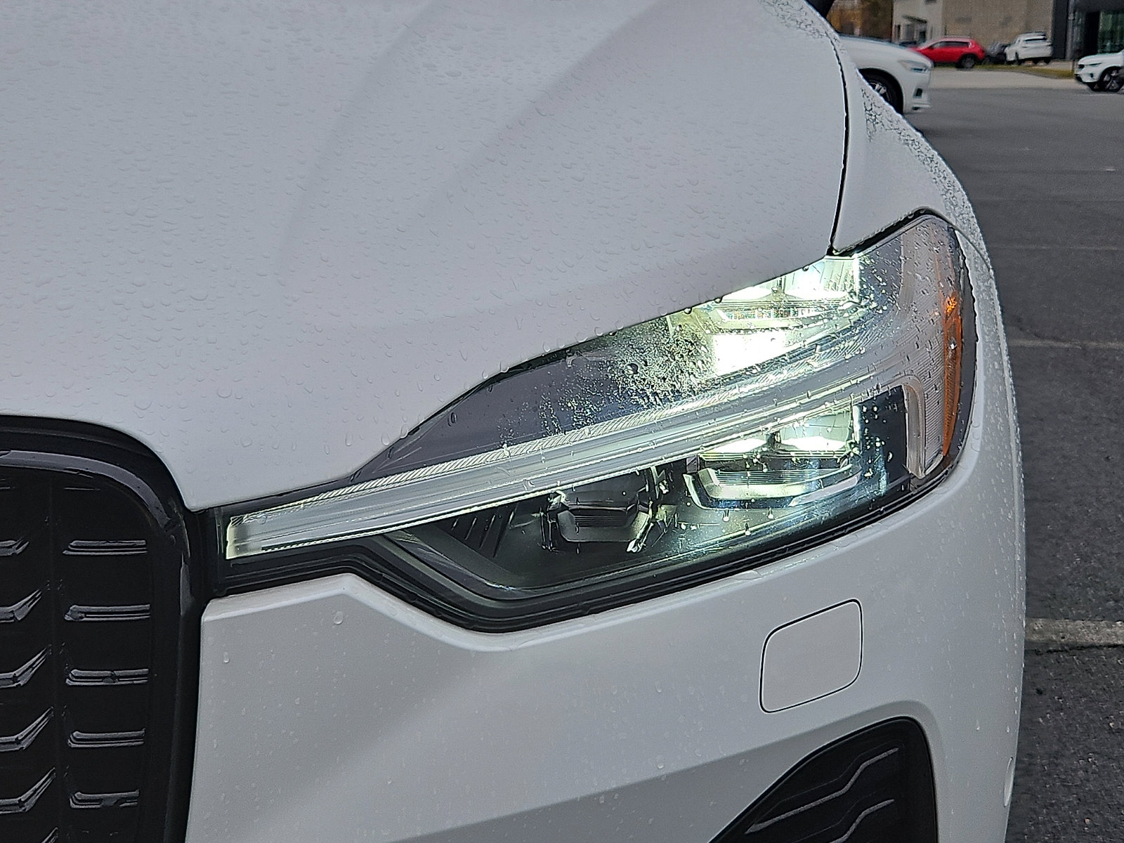 Certified 2024 Volvo XC60 B5 Ultimate w/ Climate Package image 9