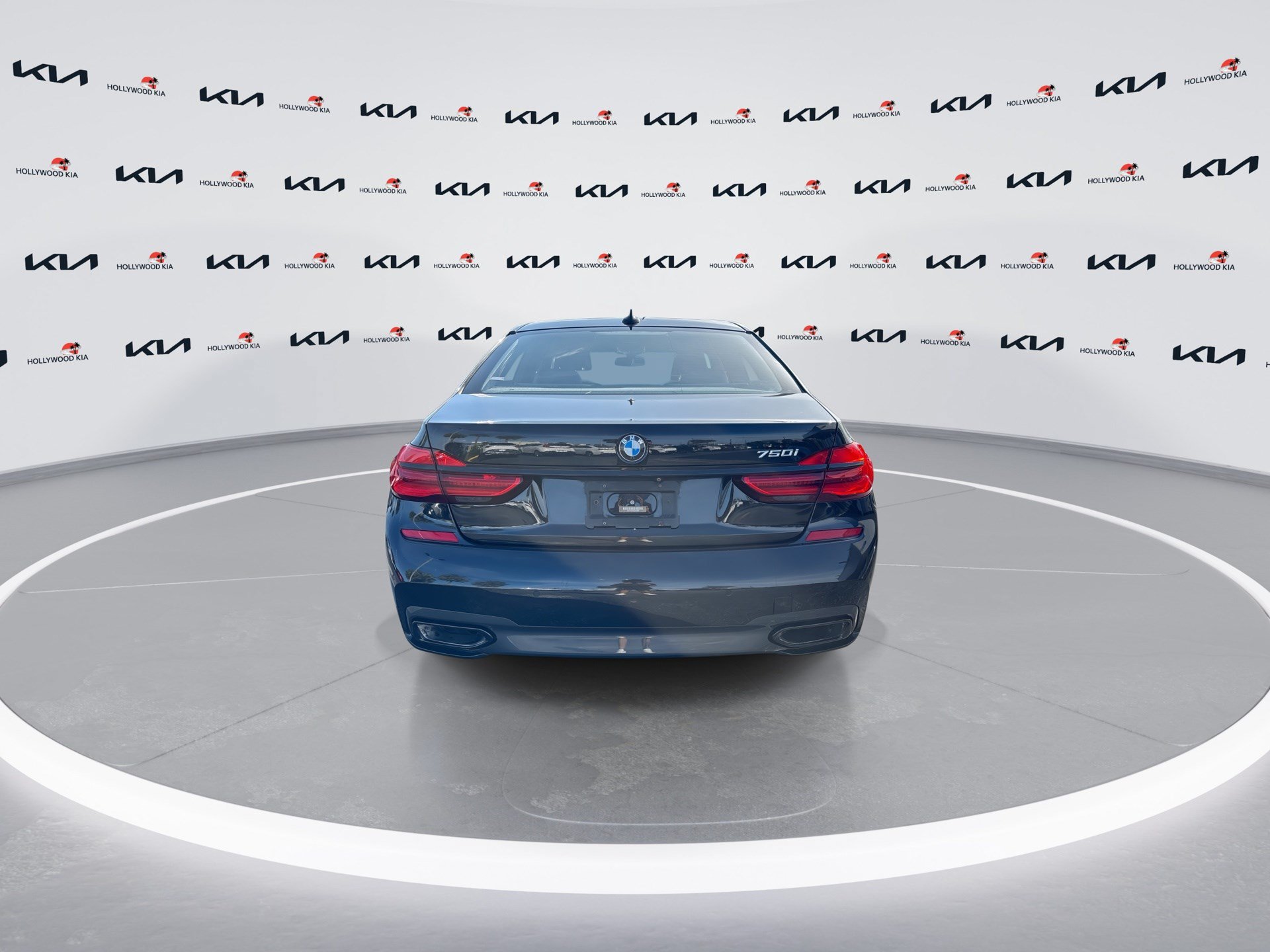 Used 2019 BMW 750i w/ M Sport Package RWD image 7