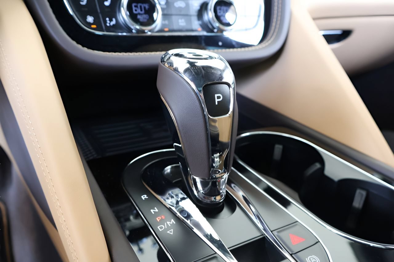 Used 2025 Bentley Bentayga Extended Wheelbase AWD/4WD image 28