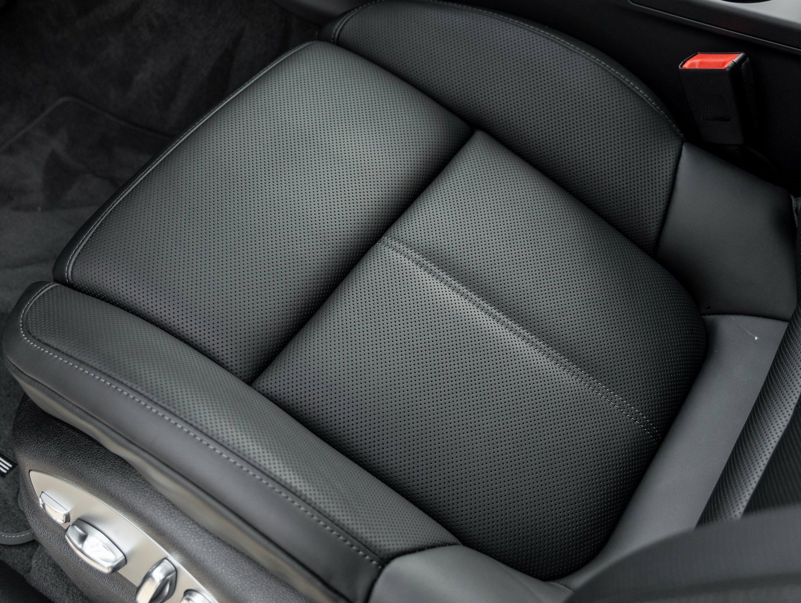 New 2026 Porsche Macan image 21