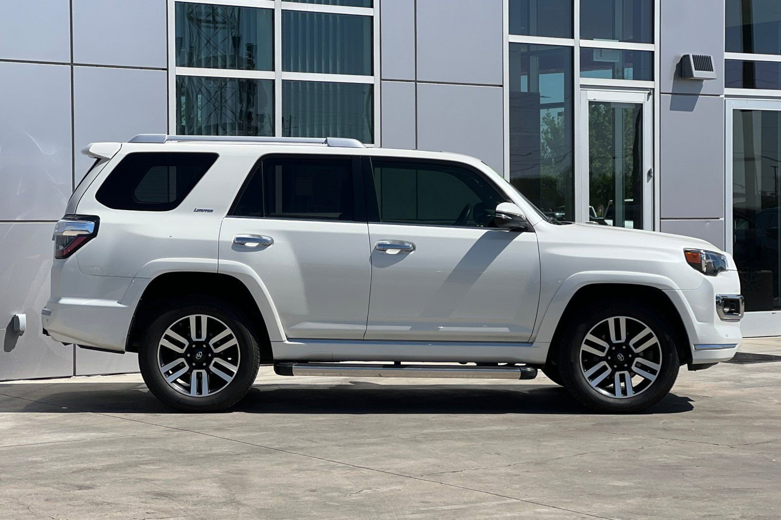 Used 2019 Toyota 4Runner Limited AWD/4WD image 3