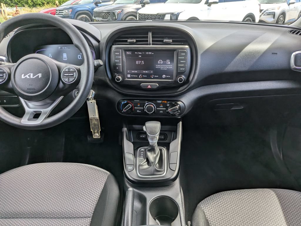Certified 2025 Kia Soul LX w/ LX Technology Package FWD image 16