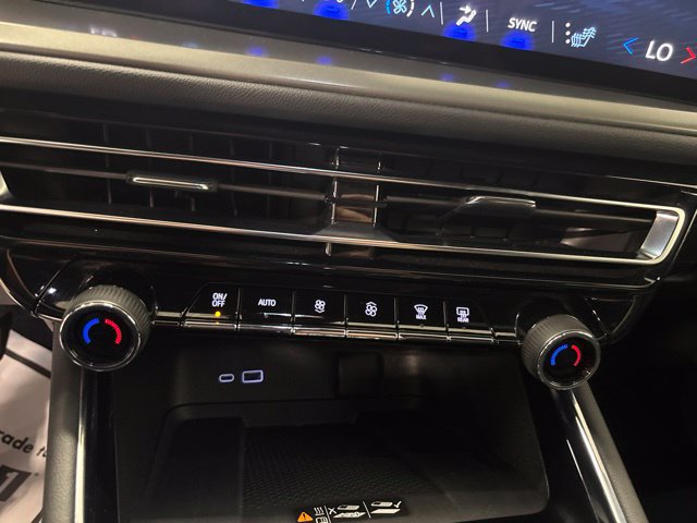 Used 2026 Chevrolet Traverse LT FWD image 23