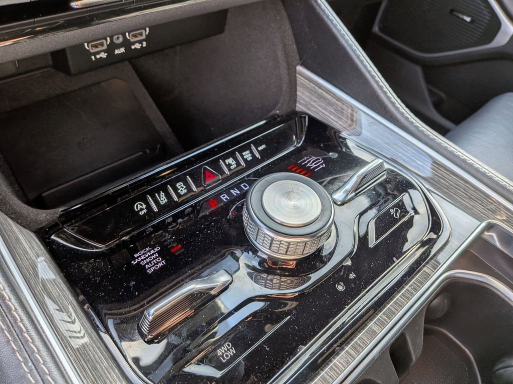 Used 2022 Jeep Wagoneer Series III image 23